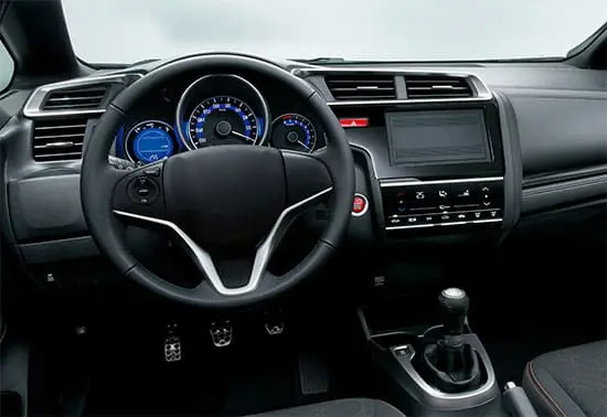 Steering wheel with airbag cover and instrument panel